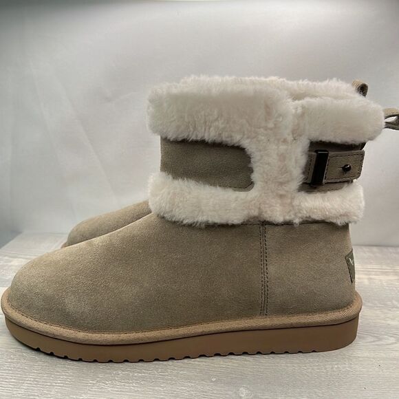 UGG    - Picture 9 of 14